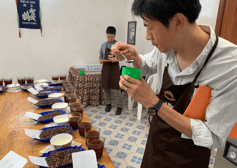 カッピングでコーヒーの味わいを評価